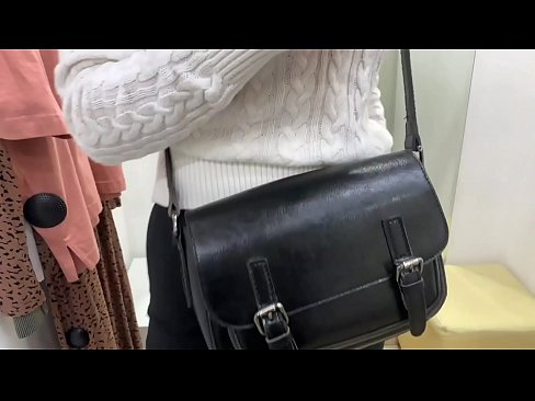 ❤️ Offentlig onani av ungtispe FeralBerry med en dildo i prøverommet ❤ Sludder ved no.xxxwow-net.ru